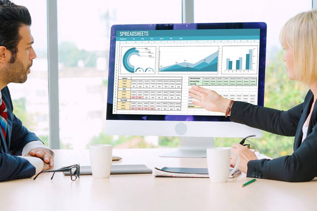 Dashboard di consulenza marketing strategico con analisi dei dati di crescita.